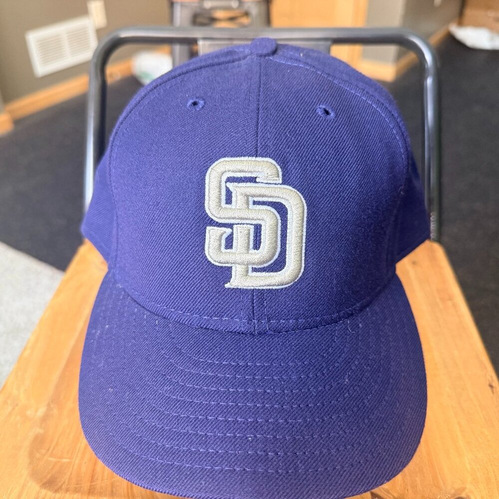 San Diego Padres New Era 59FIFTY fitted baseball cap. Sz - 8